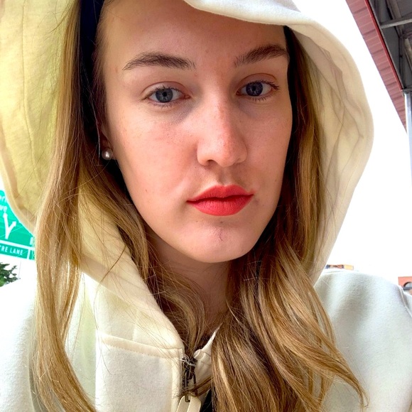 Meet your Posher, Julia - Picture 1 of 1